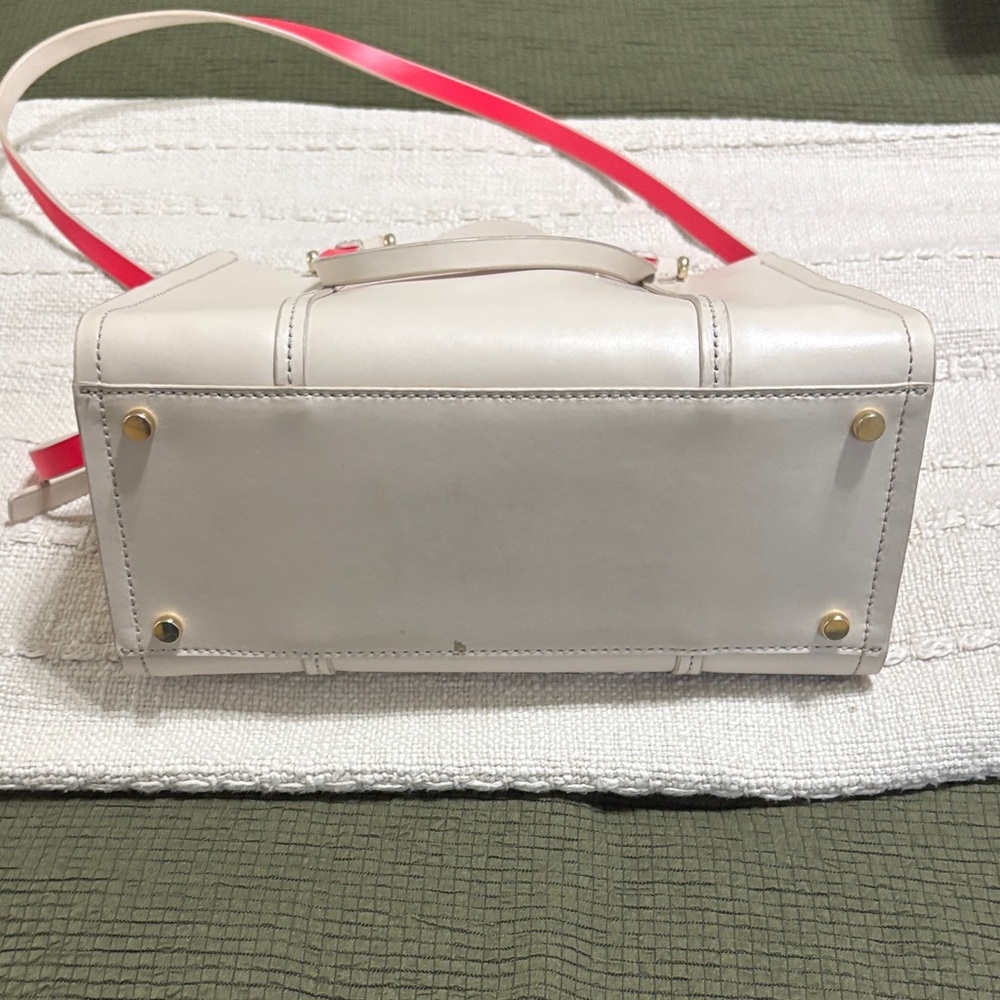 Kate Spade Elegant White Handbag with Pink Accents - Picture 5 of 5